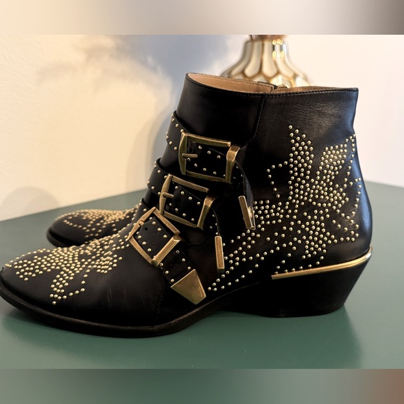 Chloé Susanna Studded Leather Bootie
Size: 37 - Picture 1 of 7